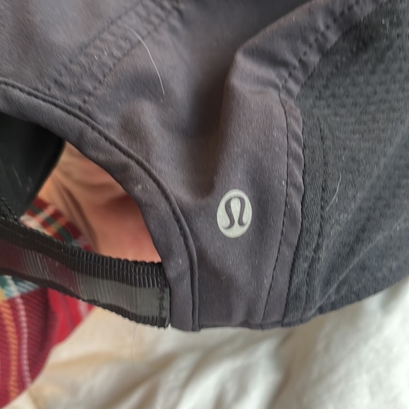 Lululemon black hat - Picture 5 of 6